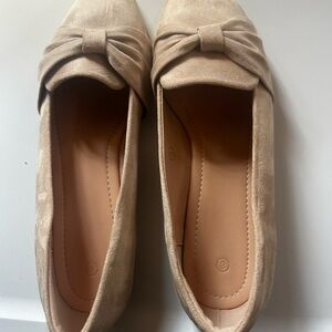 Elegant Tan Women's Loafers size 8